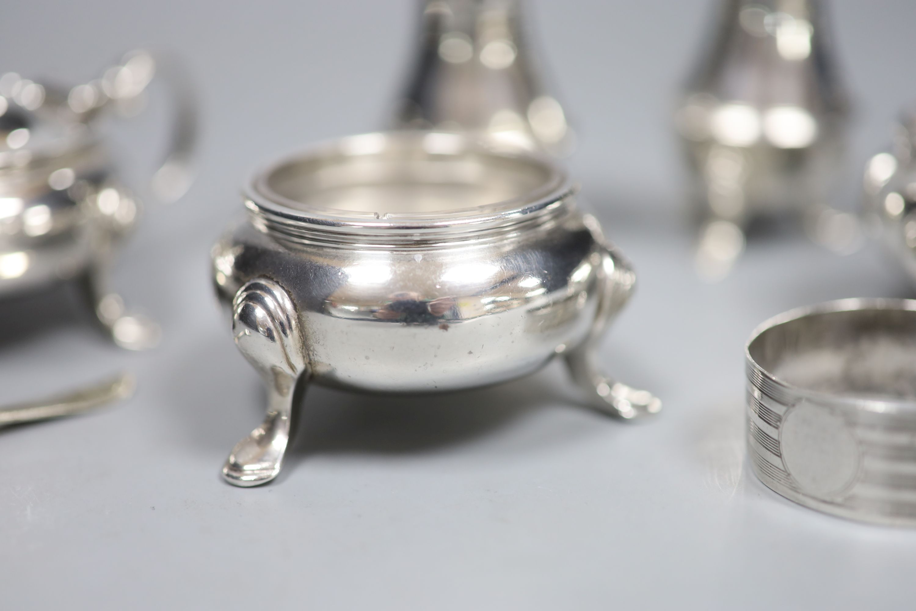 A silver six-piece condiment set, with spoons, Goldsmiths & Silversmiths Co Ltd, London, 1923/4/5 and a silver napkin ring.